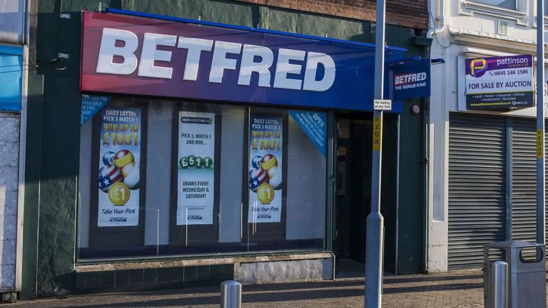 Betfred Hit with £825,000 Fine Over AML Lapses